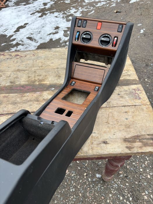 Мерседес 124 Торпеда панель борода дерево