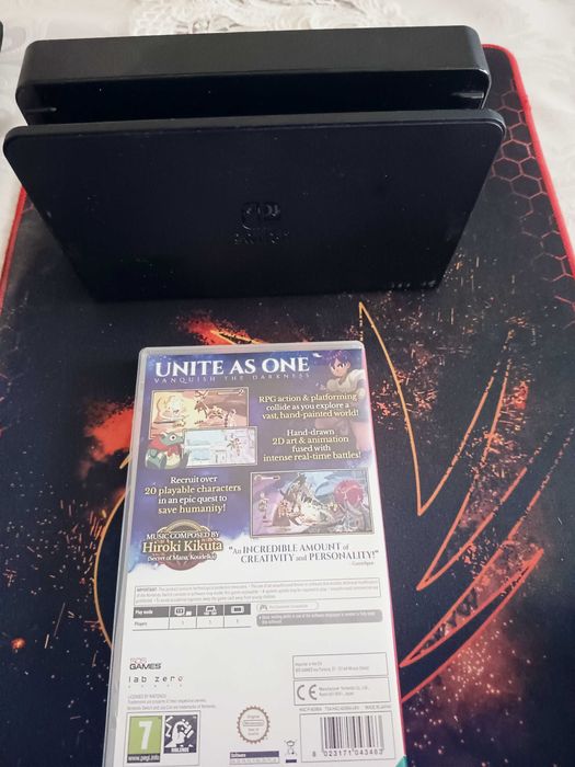 Consola Switch OLED ca noua completa + joc Indivisible, husa, cutie