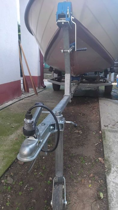 Barca de vanzare + motor Honda de 30 HP + peridoc inmatriculat in RO