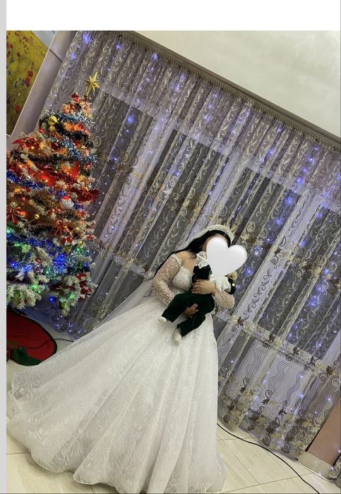 Vand rochie de miriasa cu tot acisori