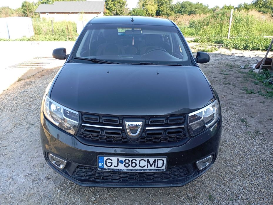 Vând Dacia Logan