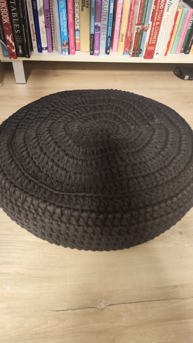 Плетен черен  пуф 50х 15 см