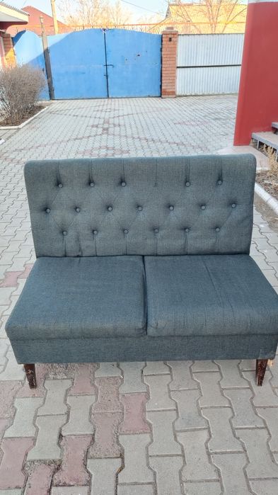 Диван двухместный