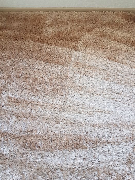 Рошеви  бежови килими