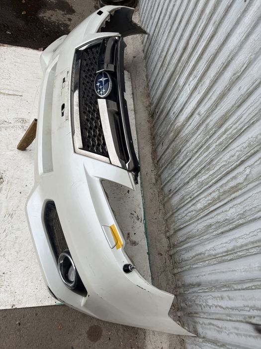 Бампер передний Субару