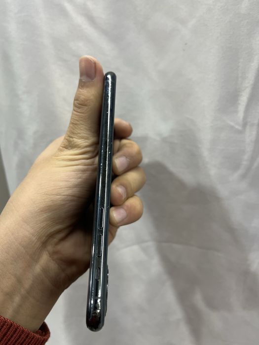 IPhone 11 Pro Max 64GB.     .