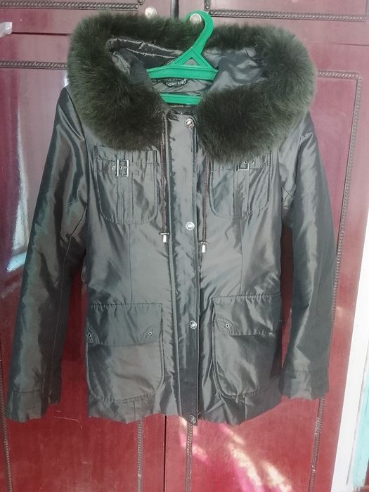Продам зимние куртки