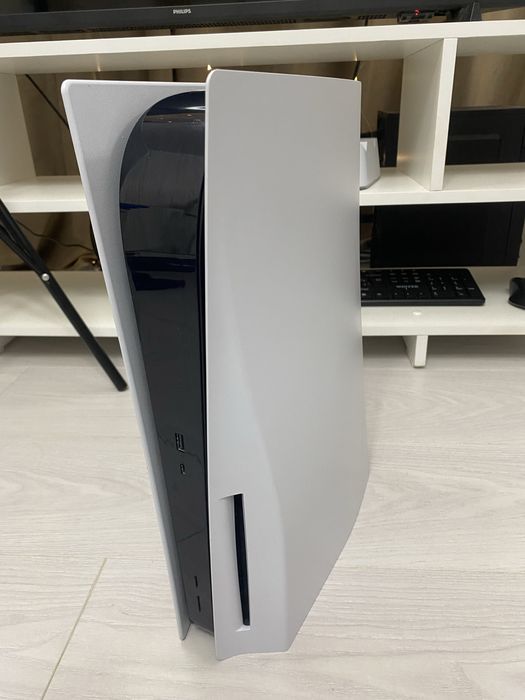 PlayStation 5 с дисководом