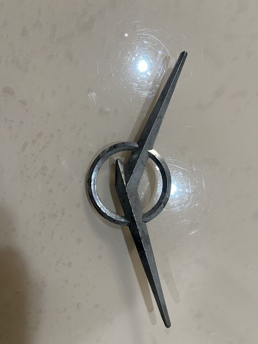 Продаю значек УАЗ