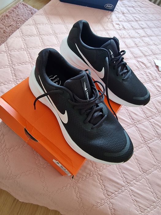 Adidași Nike marimea 43