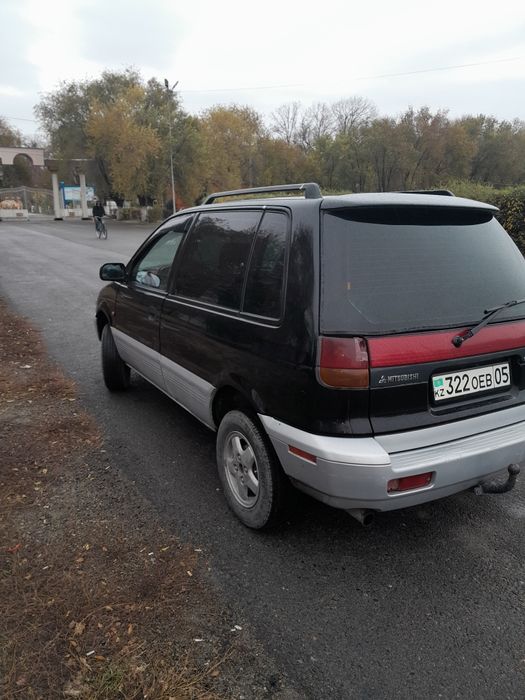 Мицубиси Спейс Рунер