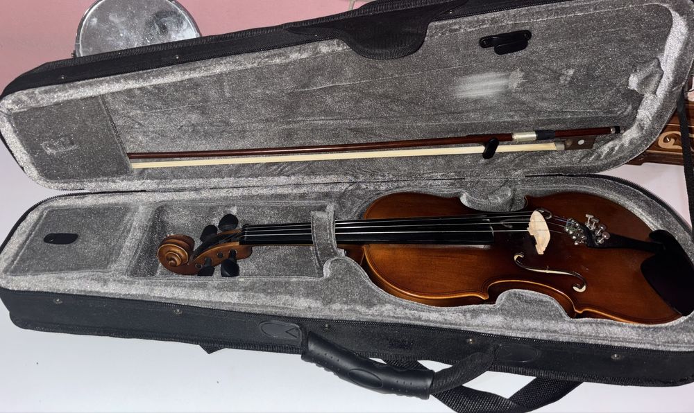 Продам скрипку с чехлом