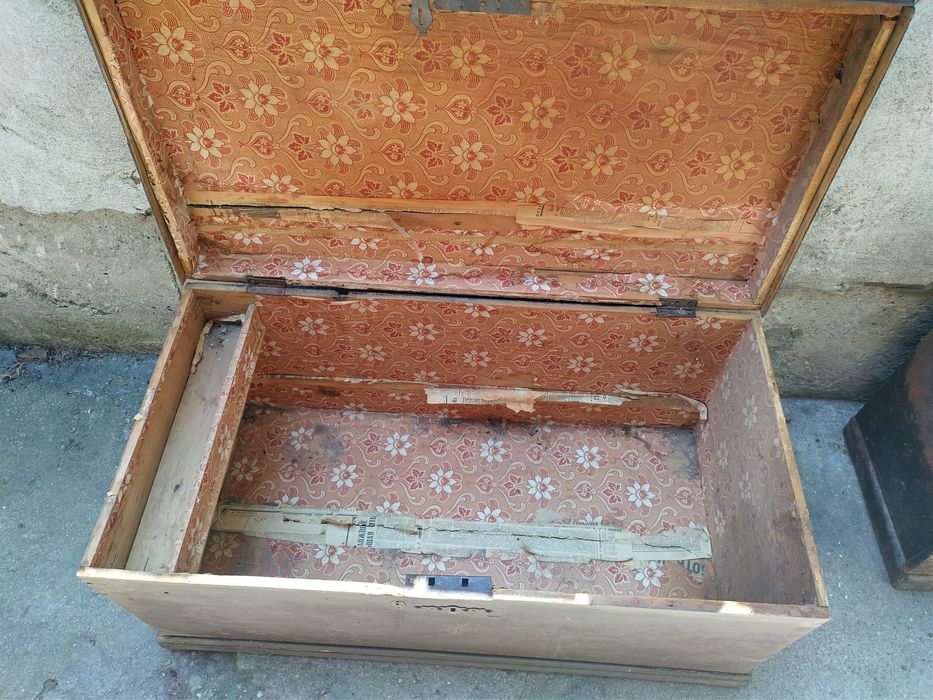 Стара ракла зачеиза!Прилично запазена.