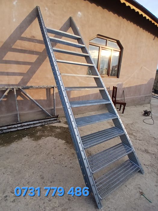 Scara metalică de 4m lungime si lățime 86 cu podeț si balustrada