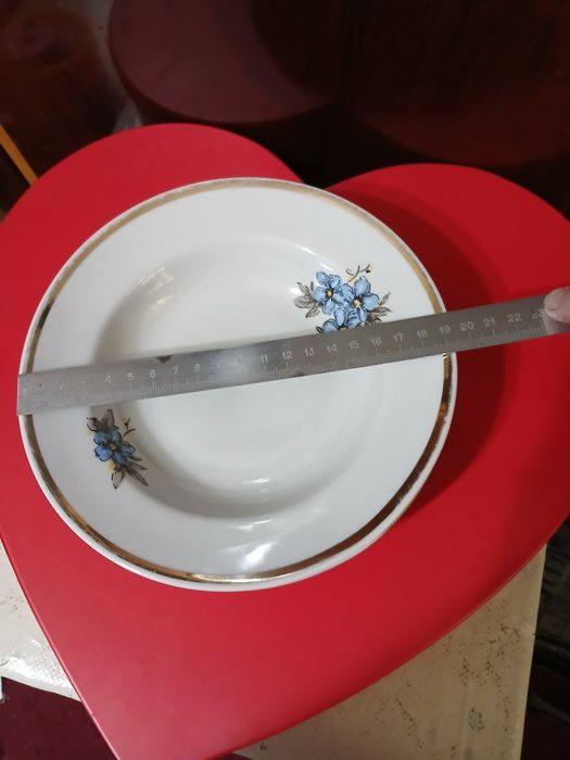 Продам суповые, закусочные и десертные тарелки