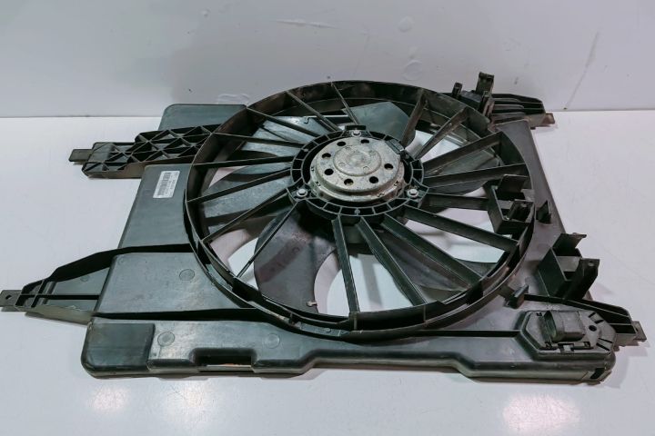 Electroventilator Racire Apa 8200151465R Renault Scenic a 2-a generat