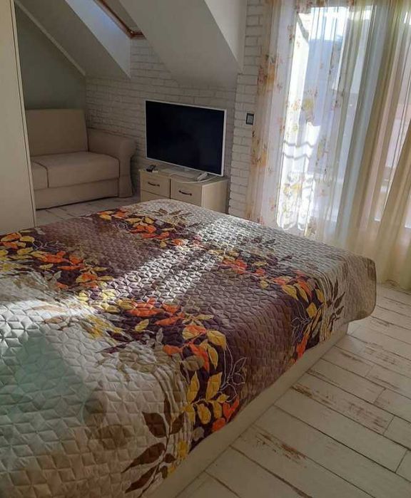 Дава се под наем Тристаен апартамент в Бургас, Център - 110 кв.м за 178.5 € - Снимка #7