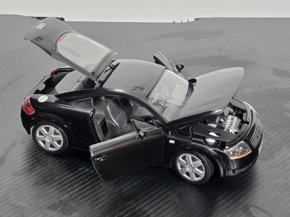 Macheta Auto 1/18 Revell Audi TT Black