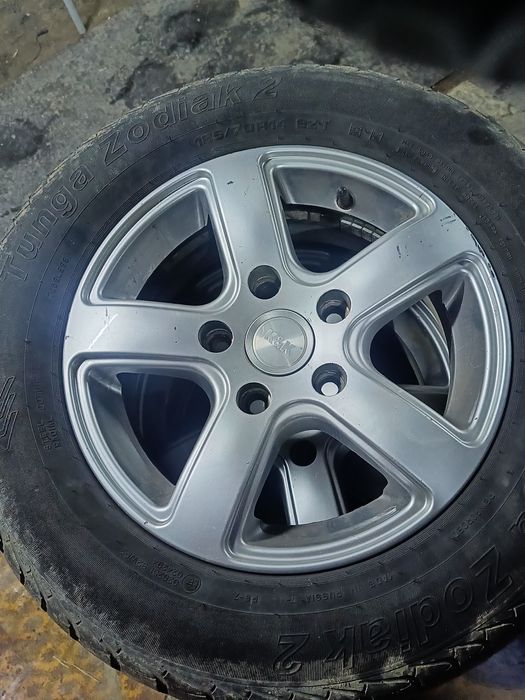 Продам Шины с диском