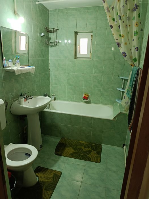 Închiriez apartament