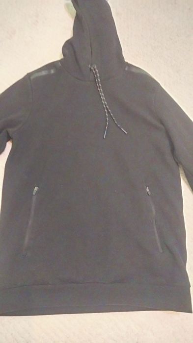 На подростка джинсы и худи