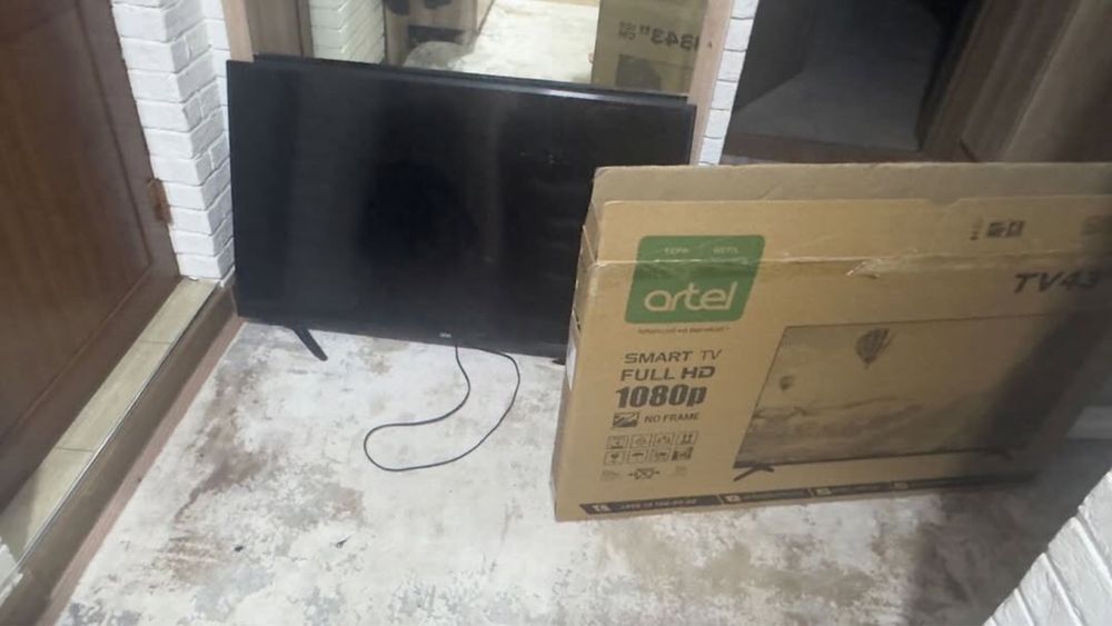 Сломанный телевизор на запчасти Artel
