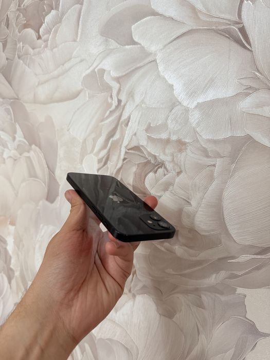 IPhone 12/64Gb - В хорошем состоянии
