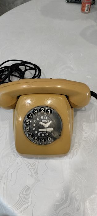 Продаю телефон .