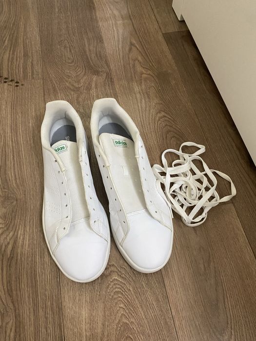 продам белые кроссовки 46 размер