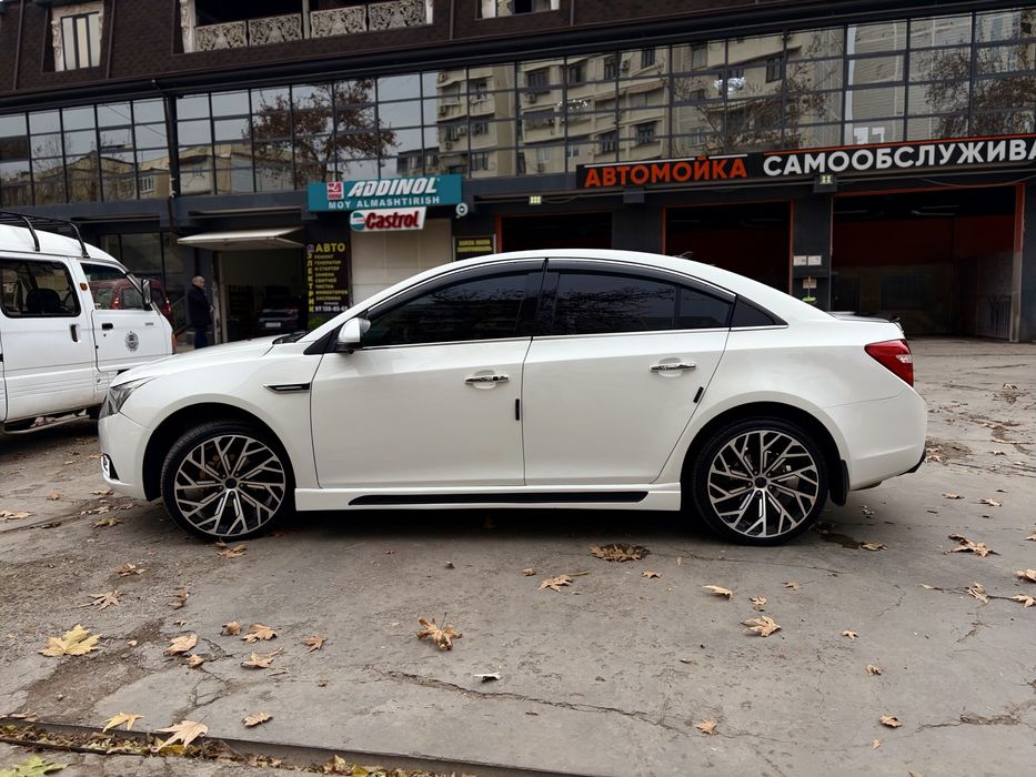 Cruze 1,8 Идеал Ягона