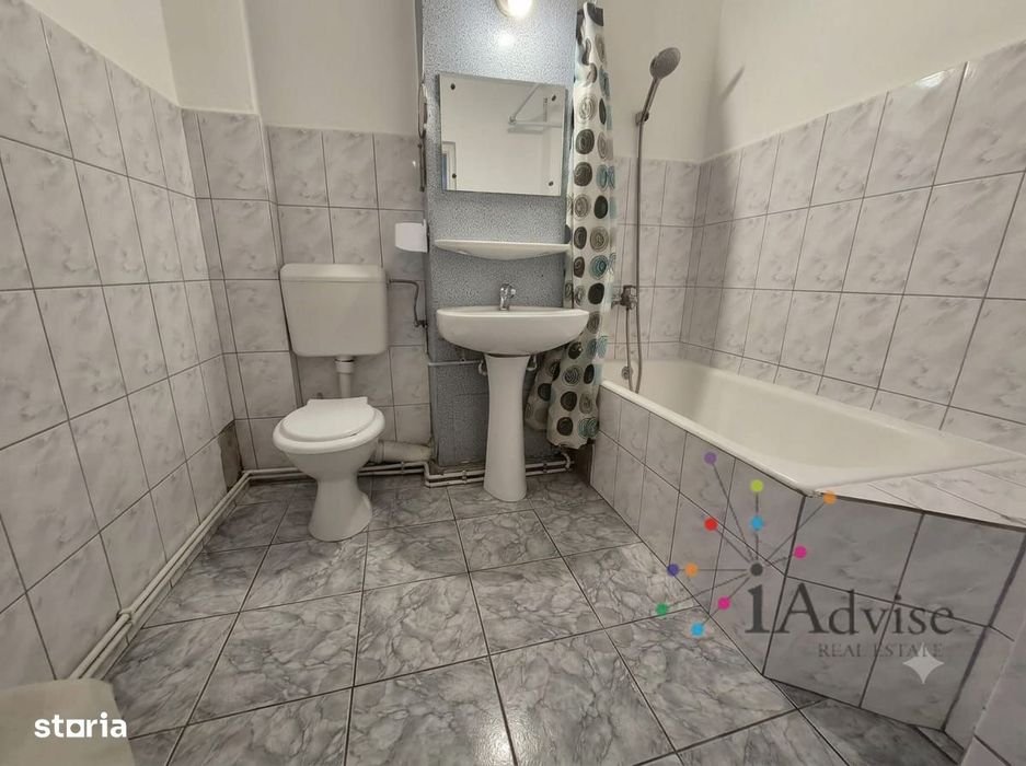 Apartament de 3 Camere pe Două Fețe, cu 2 Băi, 2 Balcoane și 2 Locuri