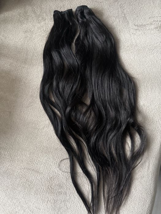 Продавам естествена славянска коса ,черна ,нова.