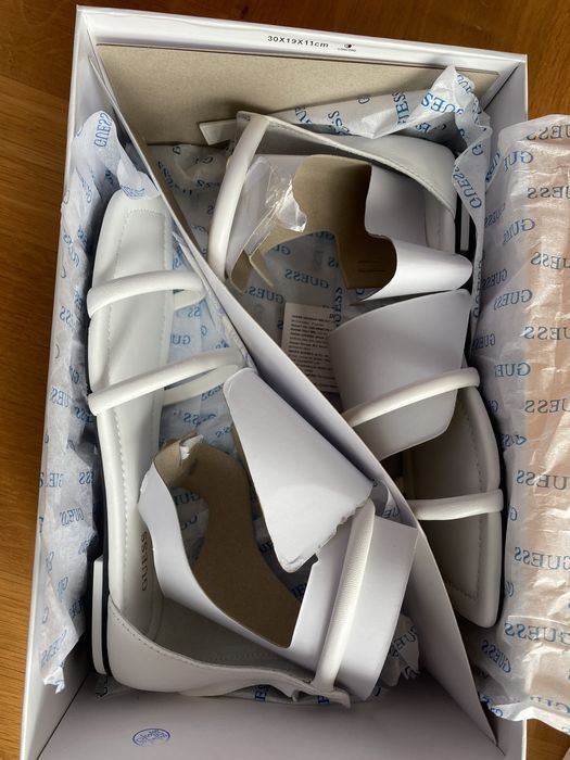 Сандали Guess, чисто нови