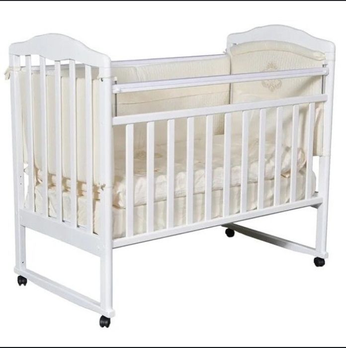 Детская кроватка.