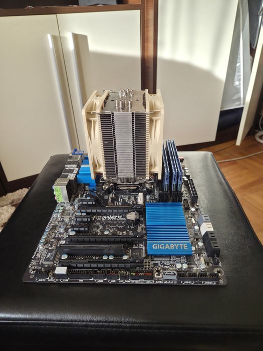 Kit Placă de bază GIGABYTE GA-Z77X-UD5H + i7 3770k + 12gb ram ddr3 + cooler Noctua