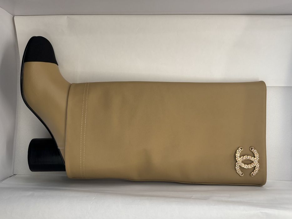 Високи ботуши Chanel цвят camel