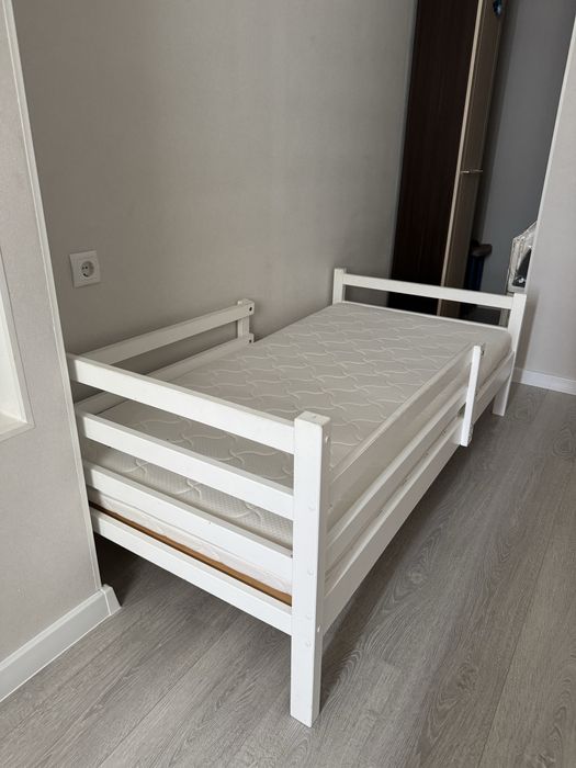 Продам детский диван 1.6м