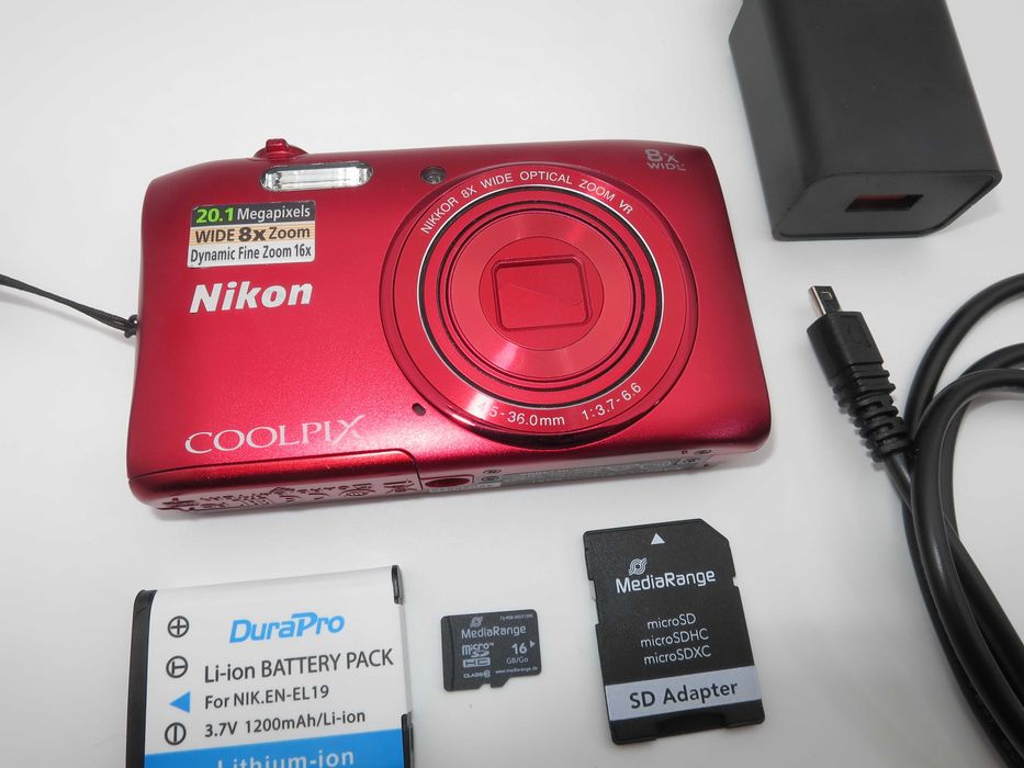 Nikon Coolpix S3600 ултра компактен цифров фотоапарат, червена дигитална камера, в отлично състояние, пълен комплект с нова батерия, работи перфектно!