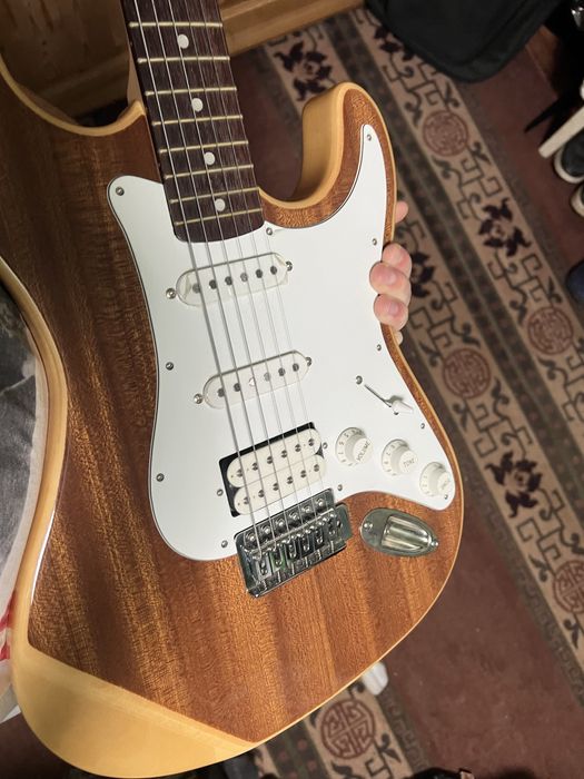 Vand chitara electronica Hora!