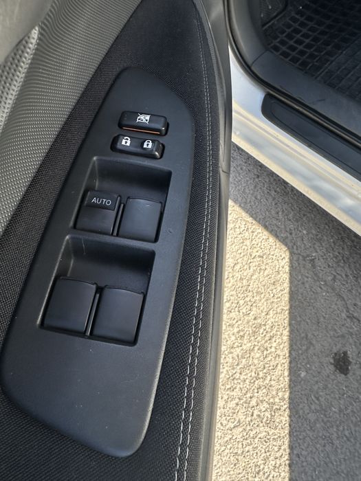 Тойота Аурис 1.8