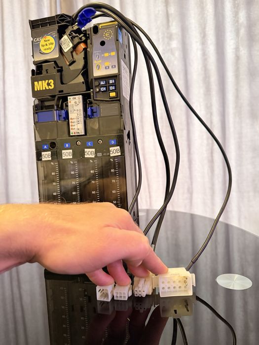 Vand validator/ cititor monede/ restiera MEI Cashflow CF690