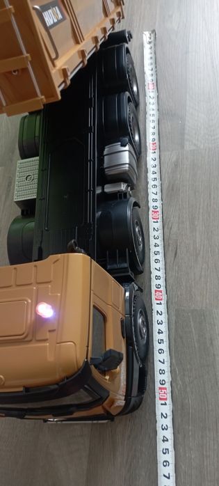 Камион HUINA с дистанционно управление. Реплика на Mercedes Actros..