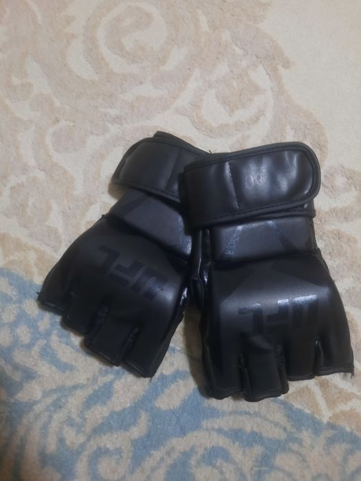 Перчатки новые UFC