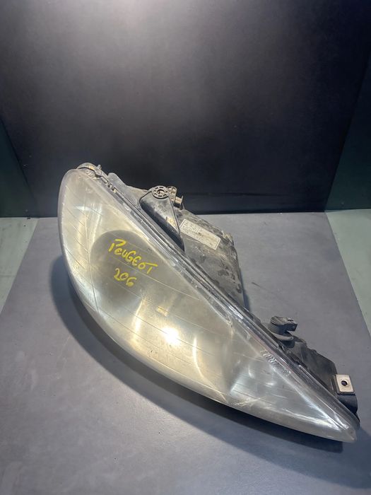 Far dreapta Peugeot 206 2002 1.4 MT (90 hp)