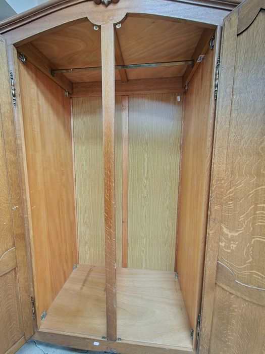 Четирикрилен дъбов гардероб изработен в стил "ЛУИ XV"