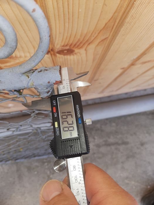 2 Porti mari din teava groasa,1.60 m 1,69m,1 mica de 1 m,si 11 panouri