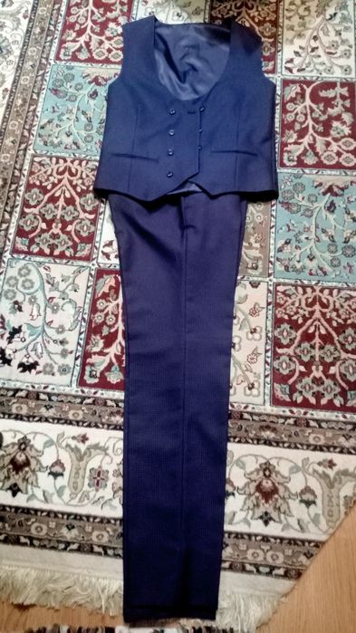 Костюм тройка мужской.