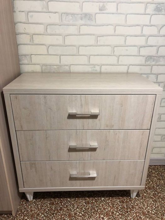 Продается кровать полутороспальная  и комод в отличном состоянии