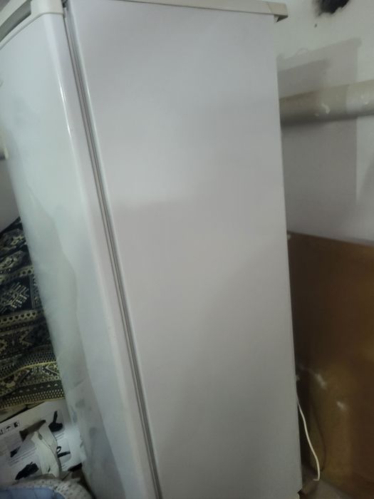 Холодильник роботает