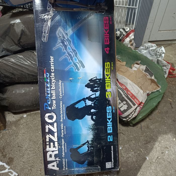 Suport 4 biciclete Nou! Peruzzo Arezzo  cu prindere pe carligul de re